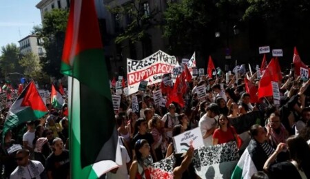 İspanya’da binlerce öğrenci, Filistin’e destek için sokağa çıktı