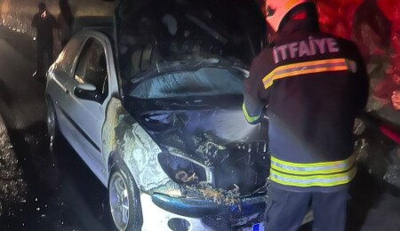 Lefkoşa Kuzey Çevre Yolu’nda araç yangını: Motor ve kaporta zarar gördü