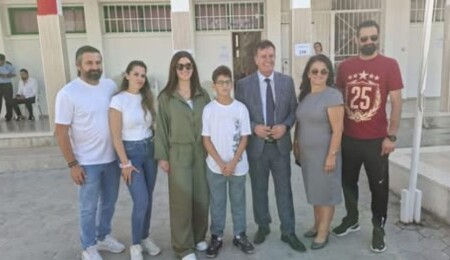 YDP Genel Başkanı ve Bayındırlık ve Ulaştırma Bakanı Erhan Arıklı, oyunu kullandı