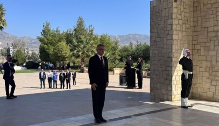 Cumhurbaşkanı Erhürman, Dr. Fazıl Küçük Anıt Mezarı’na çelenk sundu