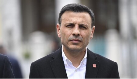 CHP İstanbul İl Başkanı seçilen Özgür Çelik mazbatasını aldı