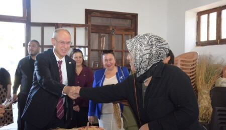 Oğuzhan Hasipoğlu: Kadınlarımız hem meslek ediniyor hem kültürümüzü yaşatıyor