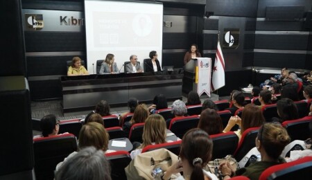 İş Kadınları Derneği, "Dört Uzmanın Gözünden Menopoz" paneli düzenledi