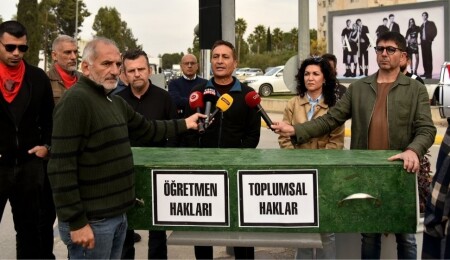 KTOEÖS, Başbakanlık önünde eğitimdeki ihmalleri protesto etti: Öğretmenleri susturmak, gerçeği susturmaktır