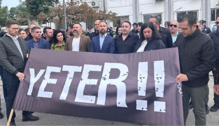 Kamuda yetkili 5 sendika Maliye Bakanlığı'nda eyleme gitti: "Game Over" istifa edin