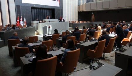 İçişleri bütçe görüşmeleri tartışmalı başladı: Sosyal konut projesi odak noktası