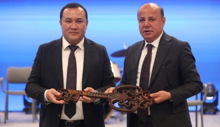 "Türk Dünyası Turizm Başkenti" ünvanının sembolik anahtarı Ankara'ya devredildi