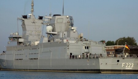 Alman fırkateyni Limasol Limanı’na demirledi