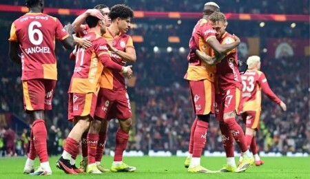 Galatasaray, Başakşehir karşısında 3-0 galip: Bitime 8 hafta kala puan farkı 7'ye çıktı