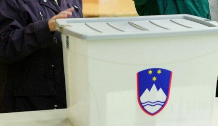 Slovenya genel seçimleri yarın: Golob ve Jansa arasında sıkı yarış