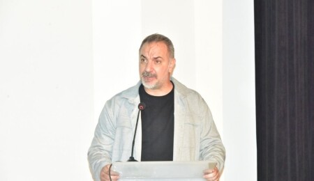 Serkan Soyalan’dan Dünya Tiyatro Günü mesajı: Tiyatro barışın dili