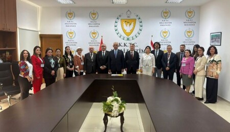 Çavuşoğlu, “Türk Dünyası Çocuk Edebiyatı Çalıştayı” sonrası  TDK Başkanı Mert'i kabul etti