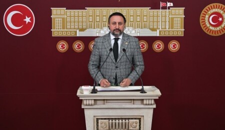 Karayel’den GKRY’deki bayrak yakma eylemine tepki: Provokatif ve düşmanca bir zihniyet