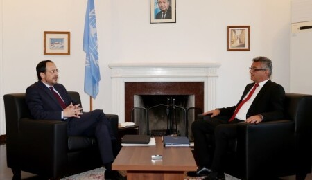 Cumhurbaşkanı Tufan Erhürman ile Rum Lider Nikos Hristodulidis ara bölgede bir araya geldi