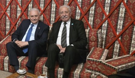KKTC Aksakalı Oktay Öksüzoğlu Türkoloji Zirvesi’ne katıldı