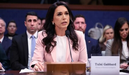 Donald Trump'ın ulusal istihbarat direktörü Tulsi Gabbard istifa etti