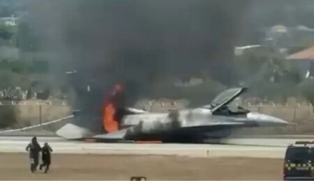 Yunanistan'da F-16 savaş uçağı arızalanarak zorunlu iniş yaptı
