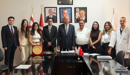 Hakan Dinçyürek: Genç hekimlerin haklı mücadelesinin yanındayız