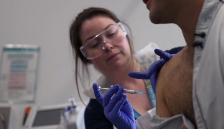 Ebola'ya karşı geliştirilen yeni aşı ilk kez insanda denendi