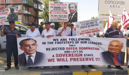 ''Örgütsüz vatandaşlar'' Antonio Guterres'in ziyareti sırasında protesto düzenledi