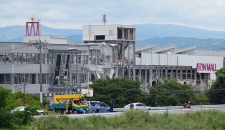 Japan Quake Survivors Battle Thirst and Heat as Death Toll Rises to 17
