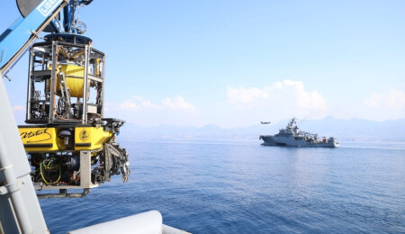 TCG Alemdar, kayıp 16 kişi için arama çalışmalarını aralıksız sürdürüyor