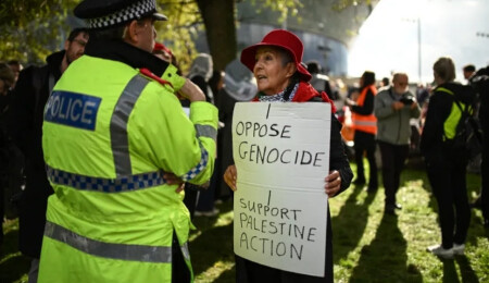 İngiltere’de Palestine Action protestosunda Ed Miliband’a “Yasağı kaldırın” çağrısı