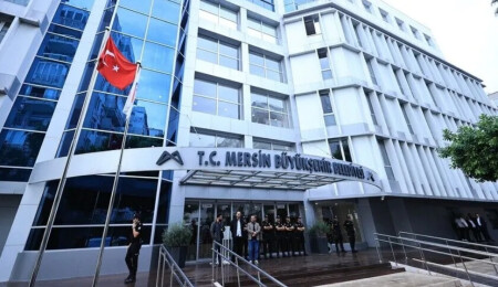 Mersin’de üç belediye başkanı yolsuzluk soruşturmasında tutuklandı
