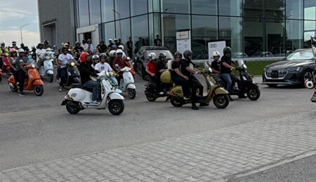 Vespa tutkunları Whip & Ride etkinliği için konvoy oluşturdu