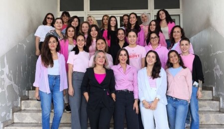 Güç-Sen kadın üyeleri, Meme Kanseri Farkındalık Ayı kapsamında pembe giydi