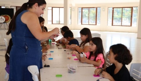 İskele Belediyesi’nden Yaz Etkinliği kapsamında miniklere yönelik takı tasarım atölyesi