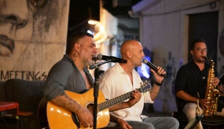 Lefkoşa Türk Belediyesi Akustik Sahne konserleri Çağıl ve Derviş İşgüzar ile başladı