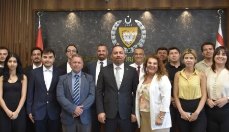 Genç girişimciler tarım için yenilikçi projelerini Bakan Hüseyin Çavuş’a anlattı