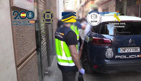 Batı Akdeniz'de uluslararası operasyon: 2 binden fazla göçmen kaçıran şebeke çökertildi