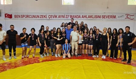 Kadın Güreş KKTC Şampiyonası’nda, Lapta ve Büyükkonuk takımları şampiyon oldu