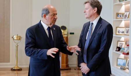 Tatar ile Stewart’ın görüşmesi Rum basınında: Kıbrıslıların çoğunluğu ortak bir çözüm istiyor