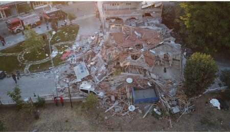 Balıkesir'se yıkılan binanın müteahhidi ve sahibi gözaltına alındı: Kolon kesildiği iddia edildi!