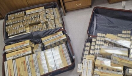 Güney Kıbrıs'ta tasarruflarında kaçak 75 karton sigara tespit edilen iki Kıbrıslı Türk tutuklandı