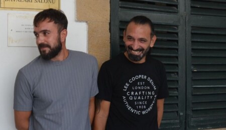 Araçlarında uyuşturucu bulundurmakla itham edilen zanlılardan biri serbest, diğeri 2 ay tutuklu!