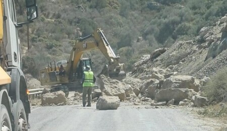 Ataser, Kayalar-Sadrazamköy yolundaki genişletme çalışmaları nedeniyle sürücüleri uyardı