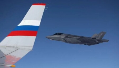 Zirvenin ardından ülkeden ayrılan Putin'e Amerikan F-22'leri yolcu etti