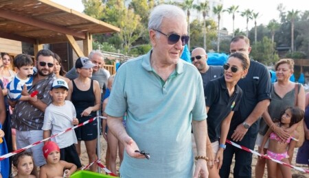 Yavru kaplumbağalar yaşama ilk adımlarını Merit kumsalında attı 