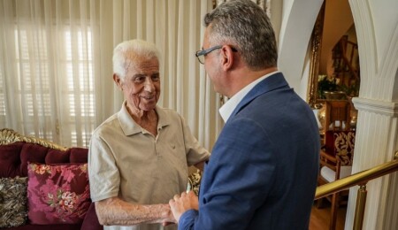 Erhürman, 3. Cumhurbaşkanı Eroğlu’nu ziyaret etti: Toplumun tüm kesimleriyle temas kurmaya devam