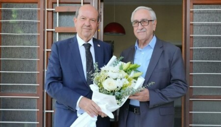 Cumhurbaşkanı Tatar’dan 4. Cumhurbaşkanı Mustafa Akıncı’ya nezaket ziyareti