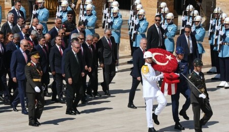 Türkiye Cumhurbaşkanı Erdoğan başkanlığındaki devlet erkanı Anıtkabir'i ziyaret etti