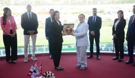 Türkiye Jokey Kulübü’nün düzenlediği 41. KKTC Kupa Koşusu Koşusu gerçekleşti: Kupa Madam Oracle'ın