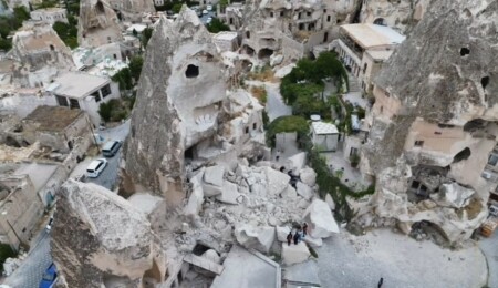 Nevşehir'de peribacasının bir bölümü çöktü