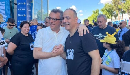 Lefkoşa Maratonu'nda Erhürman'a büyük ilgi