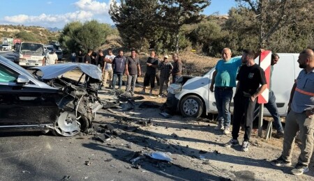 Girne-Tatlısu ana yolundaki kazada 2 yaralı: Girne Polis Müdürlüğü hızlı müdahalesiyle takdir topladı