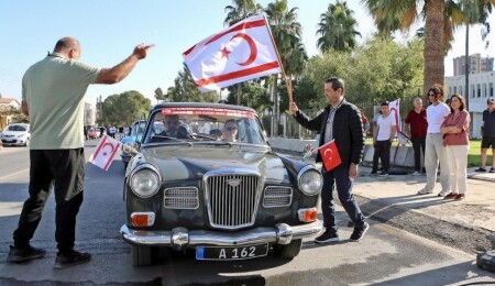 Dışişleri Bakanı Ertuğruloğlu, 15. Uluslararası Cumhuriyet Klasik Otomobil Rallisi'ne startı verdi